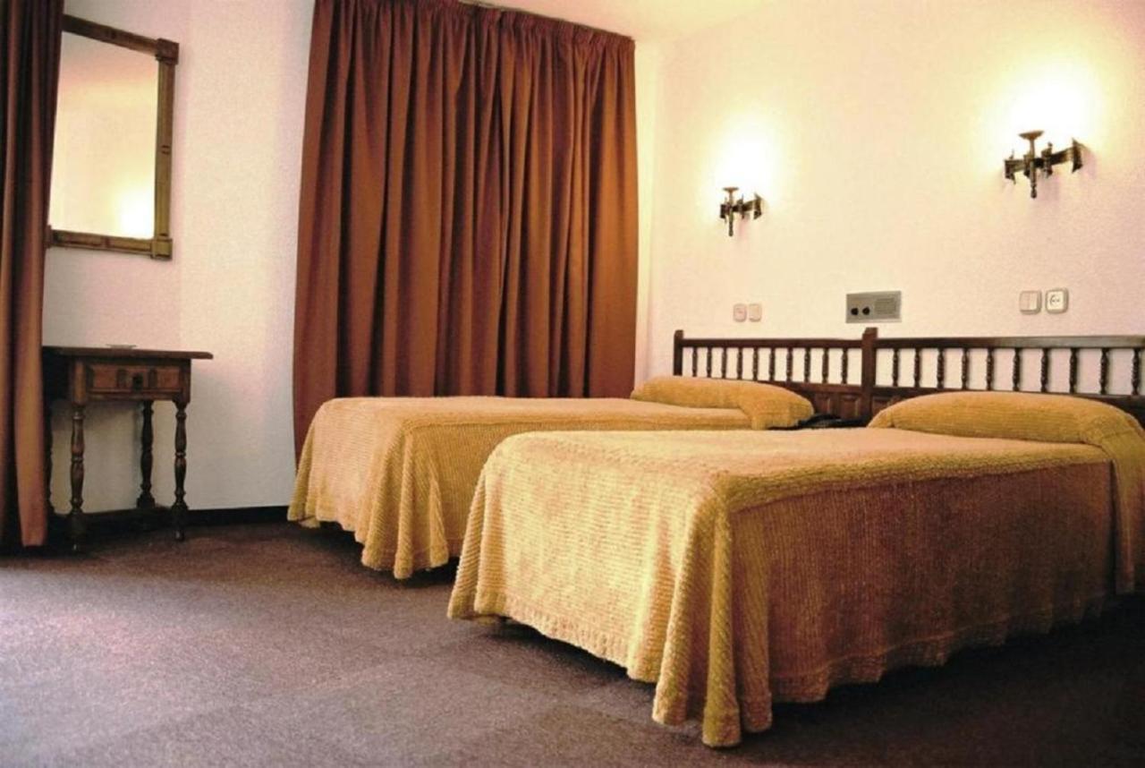 Hotel Folch Sant Julia de Loria Bagian luar foto