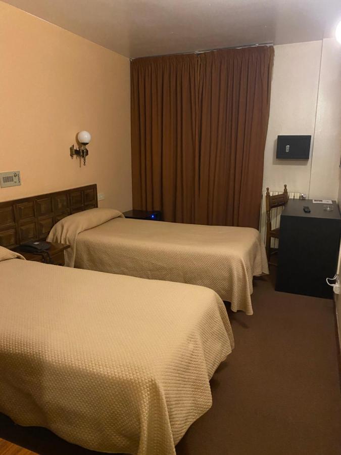 Hotel Folch Sant Julia de Loria Bagian luar foto