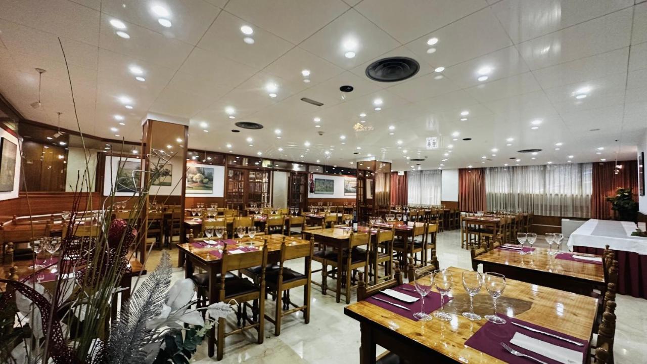 Hotel Folch Sant Julia de Loria Bagian luar foto