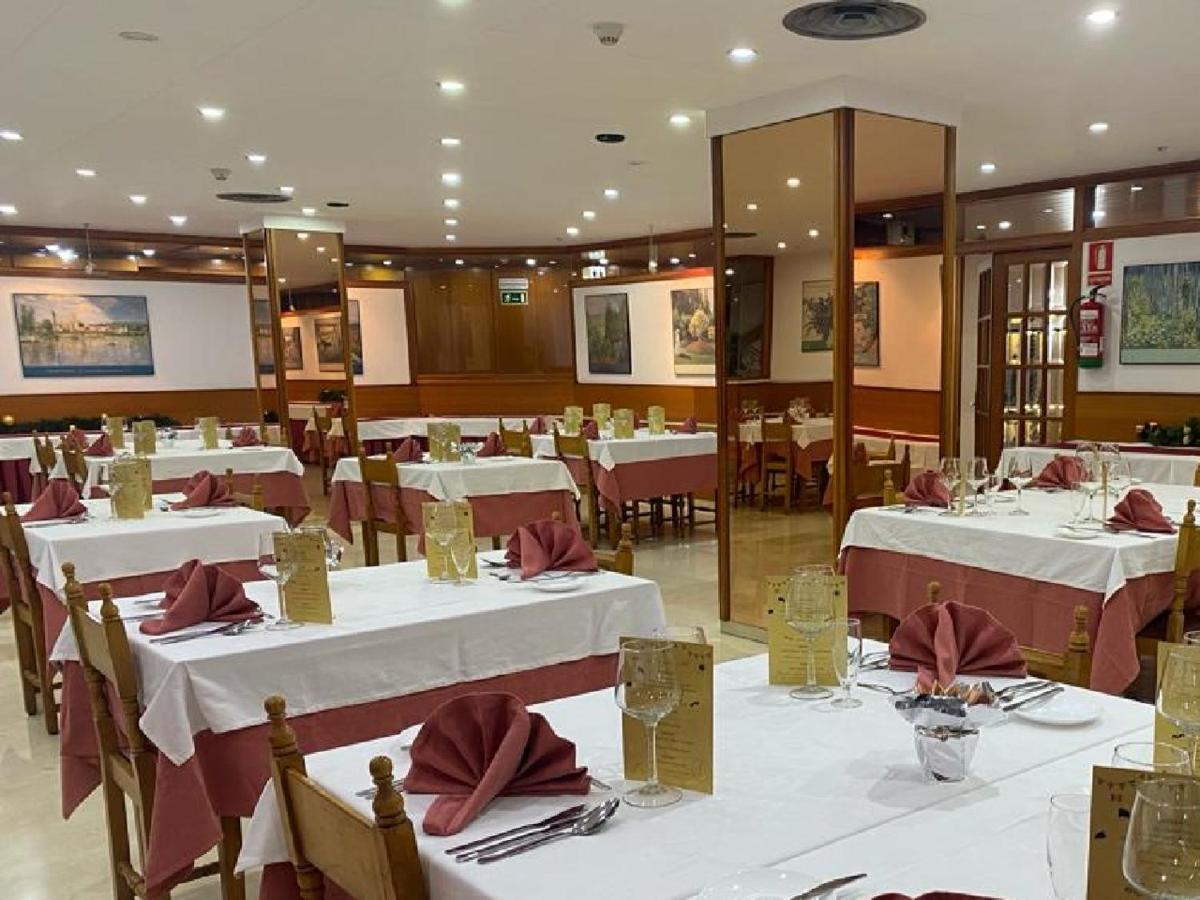 Hotel Folch Sant Julia de Loria Bagian luar foto