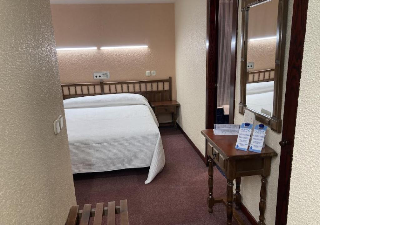 Hotel Folch Sant Julia de Loria Bagian luar foto