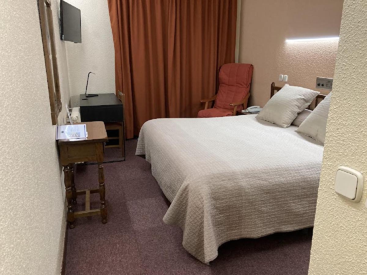 Hotel Folch Sant Julia de Loria Bagian luar foto