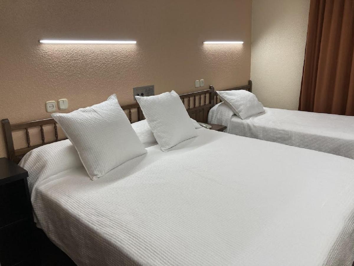 Hotel Folch Sant Julia de Loria Bagian luar foto