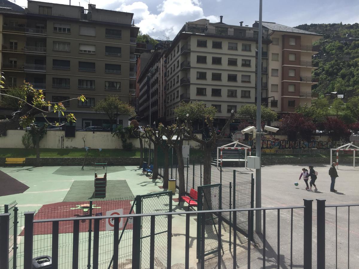 Hotel Folch Sant Julia de Loria Bagian luar foto