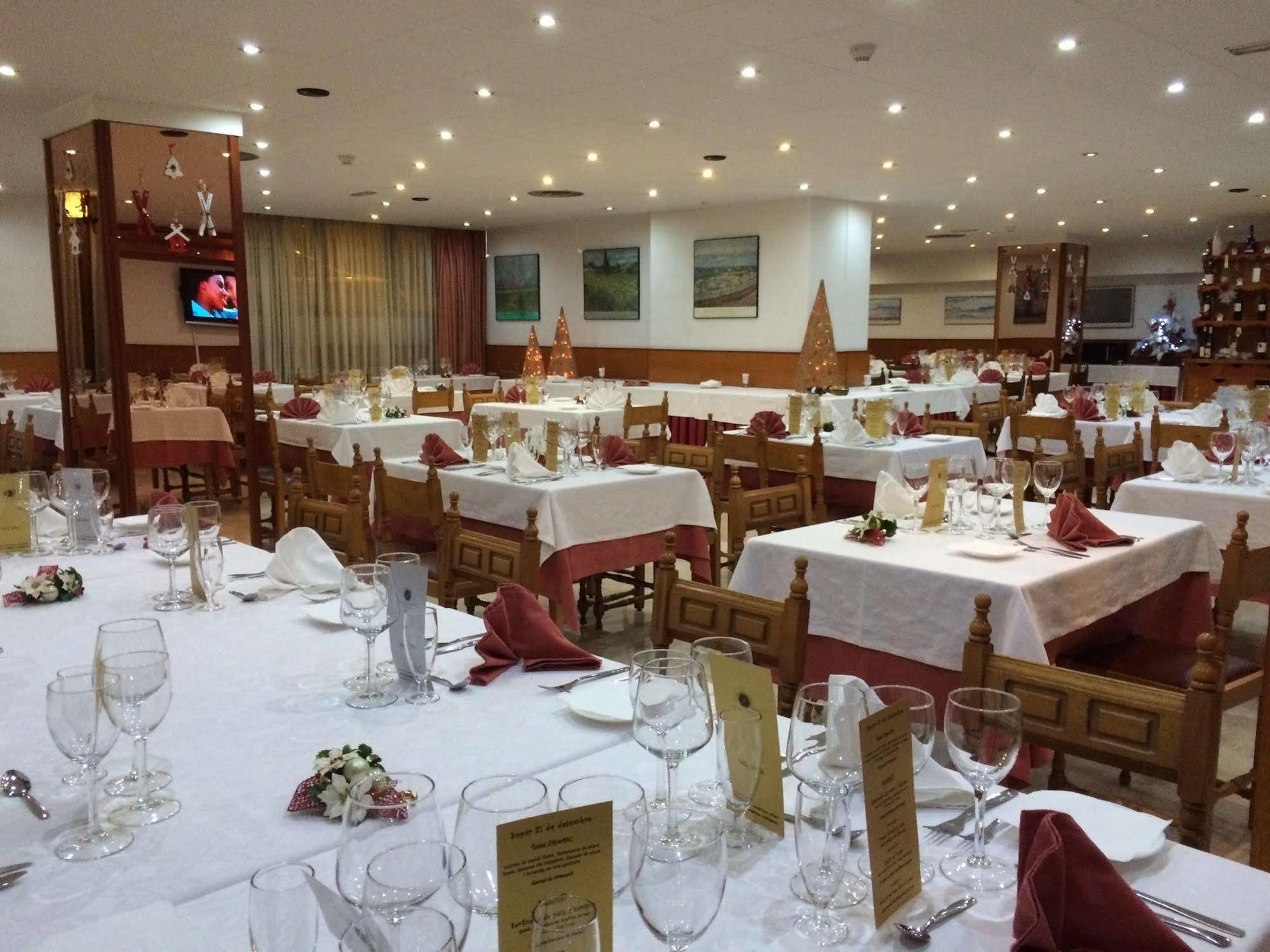 Hotel Folch Sant Julia de Loria Bagian luar foto