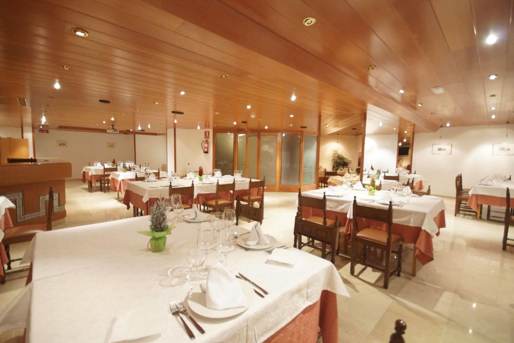 Hotel Folch Sant Julia de Loria Bagian luar foto