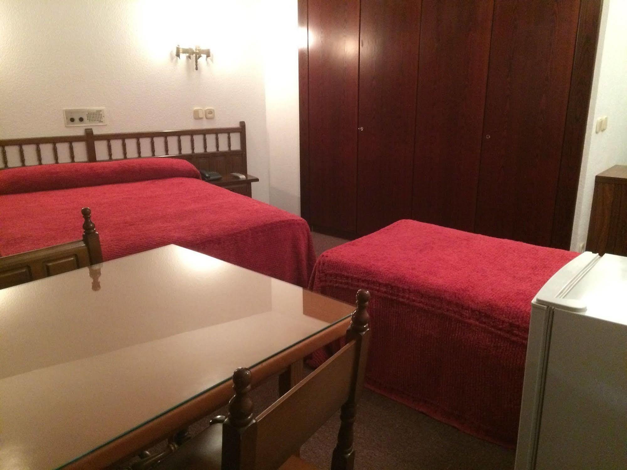 Hotel Folch Sant Julia de Loria Bagian luar foto