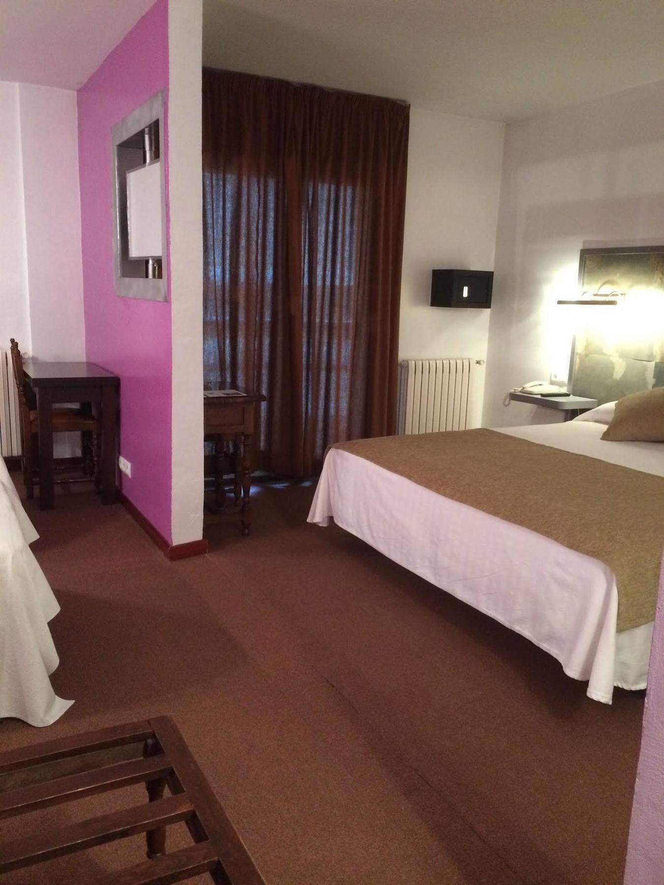 Hotel Folch Sant Julia de Loria Bagian luar foto