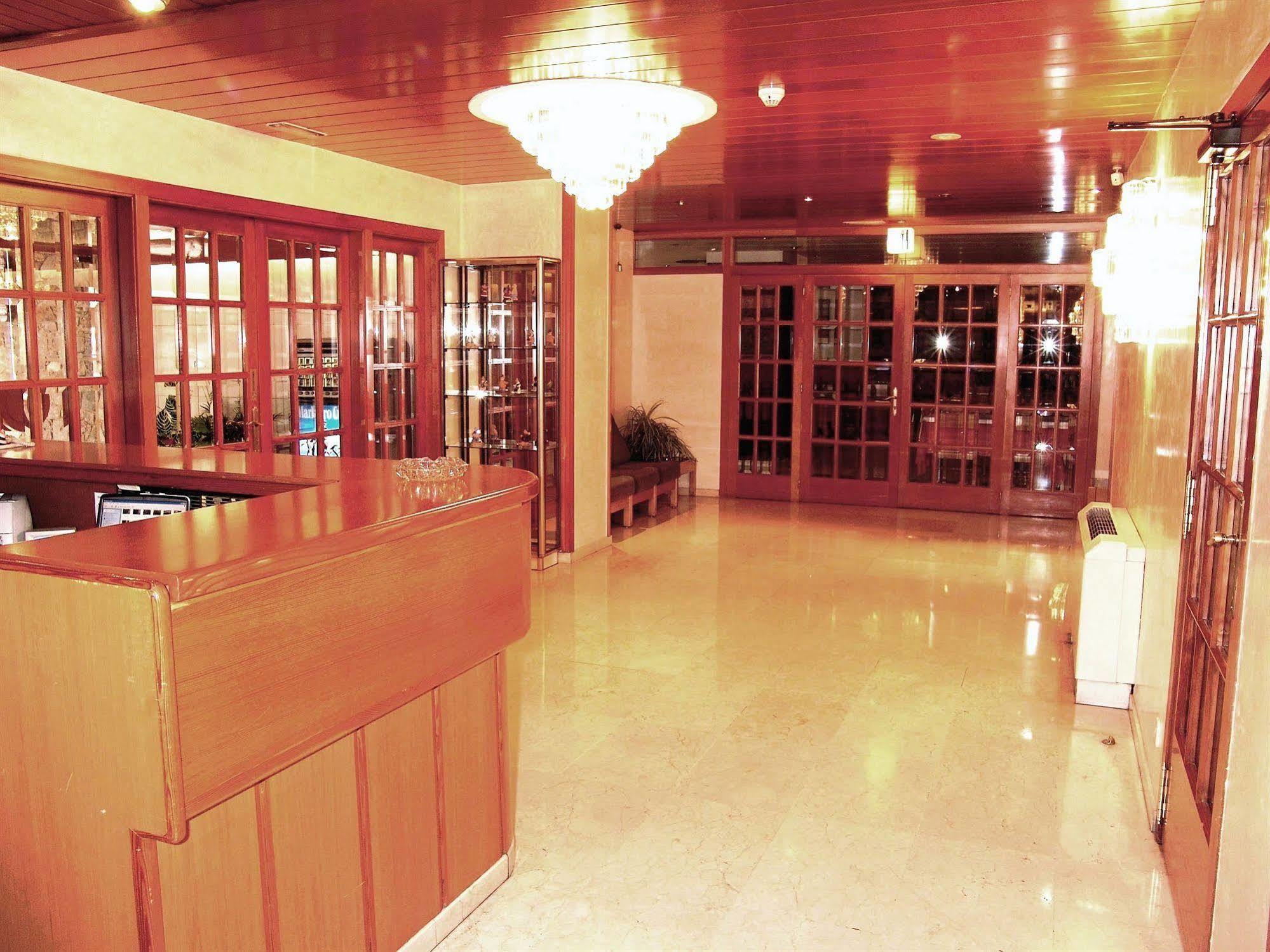Hotel Folch Sant Julia de Loria Interior foto
