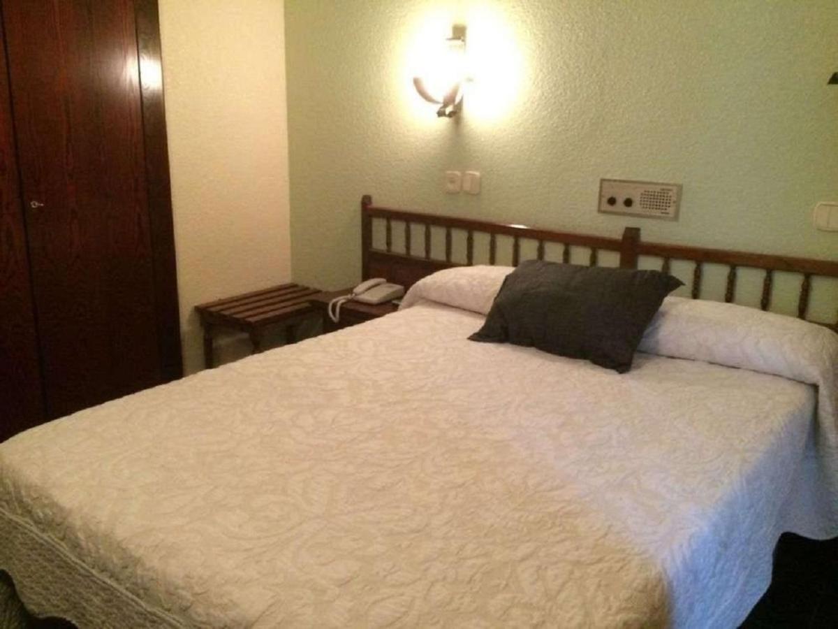Hotel Folch Sant Julia de Loria Bagian luar foto