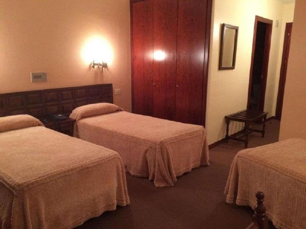 Hotel Folch Sant Julia de Loria Bagian luar foto