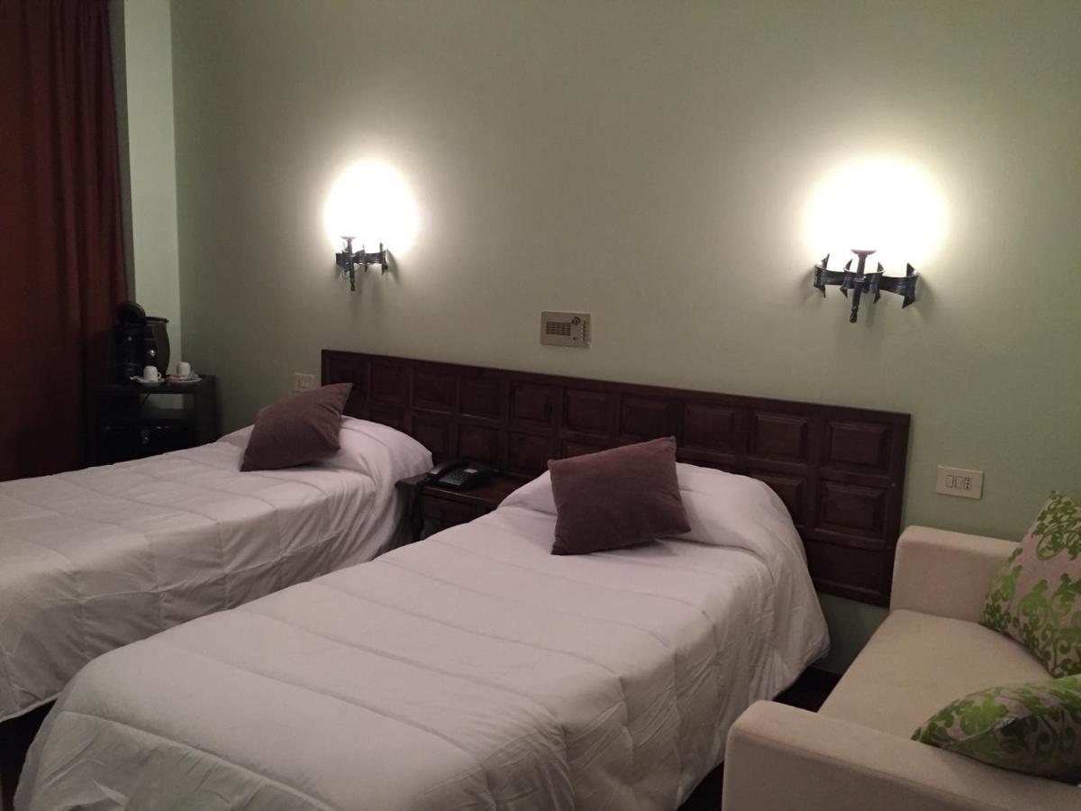 Hotel Folch Sant Julia de Loria Bagian luar foto